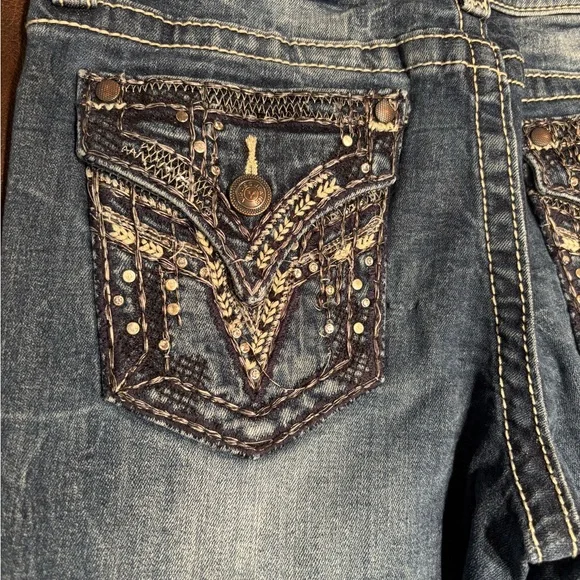 Vigoss Women's Dark Wash Capri jeans. Size 4 - Picture 4 of 10